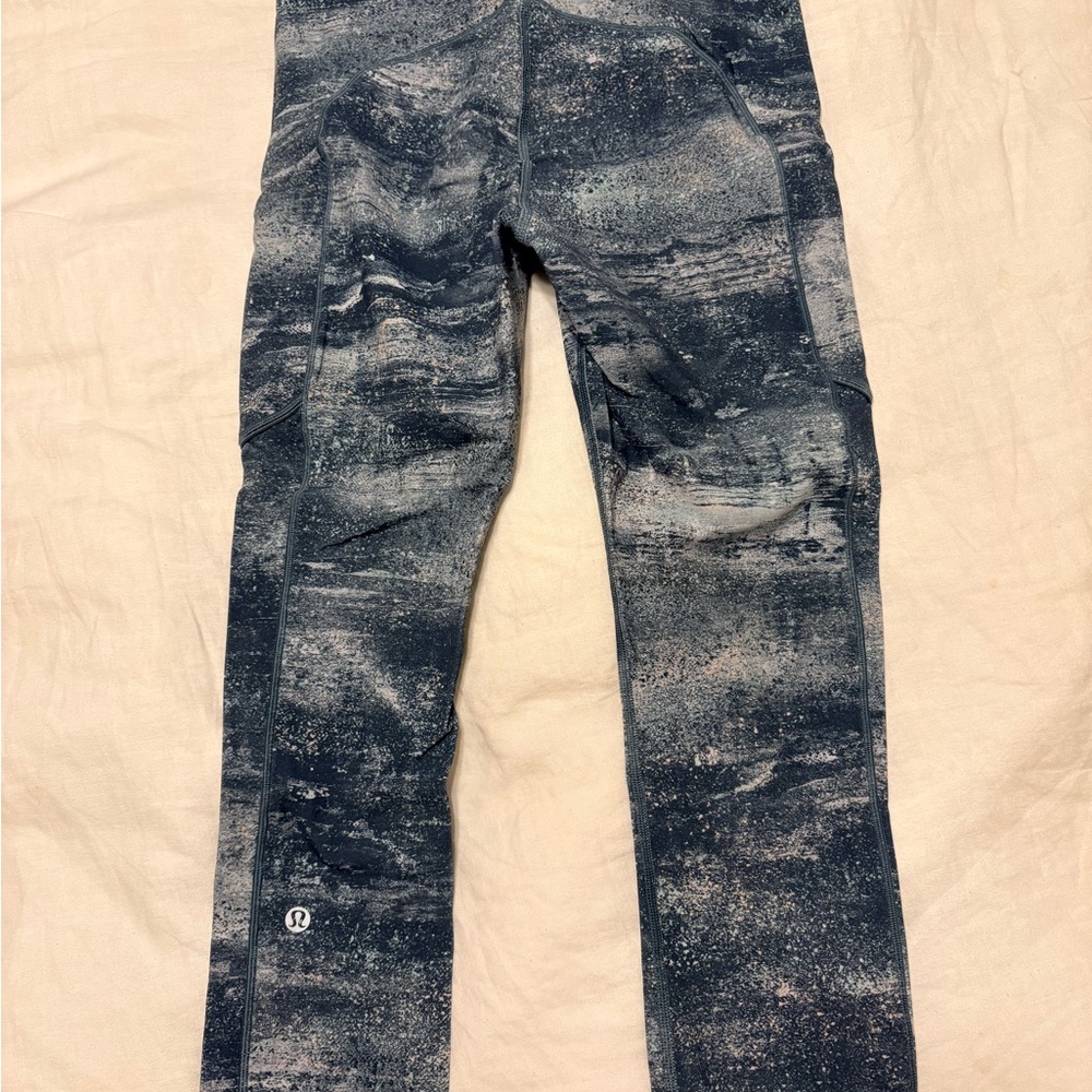 Ladies Lululemon Speed Up Crops - 21" - Picture 3 of 8